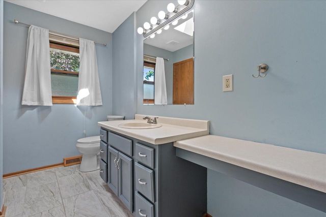 1415 S 167th STREET, New Berlin, WI 53151