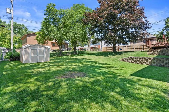 1415 S 167th STREET, New Berlin, WI 53151