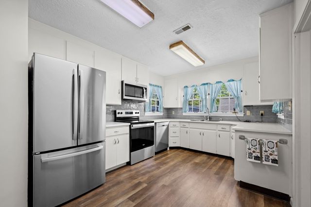 400 EDGEWOOD DRIVE, Tullahoma, TN 37388