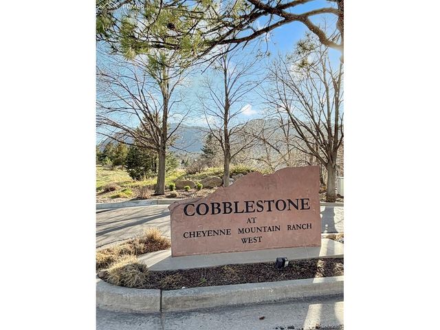 422 Cobblestone Dr, Colorado Springs, CO 80906