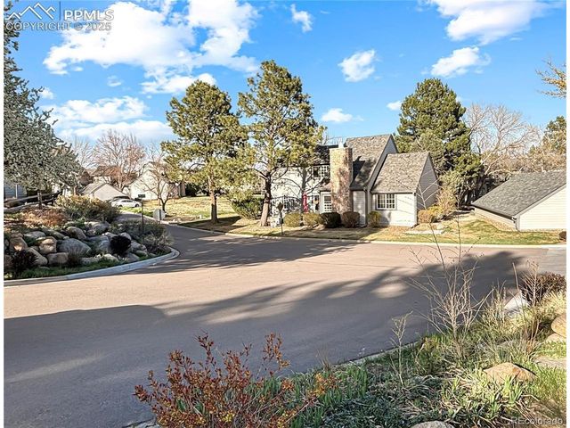 422 Cobblestone Dr, Colorado Springs, CO 80906