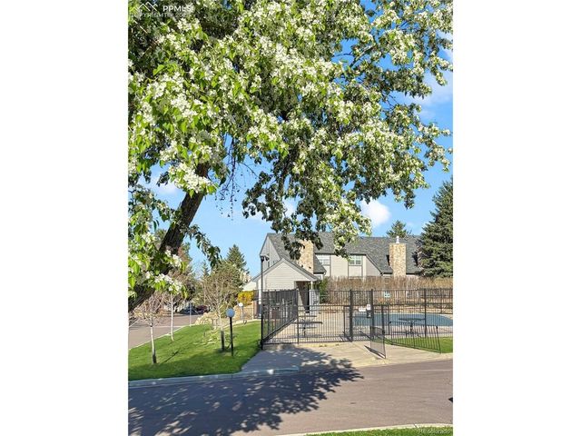 422 Cobblestone Dr, Colorado Springs, CO 80906