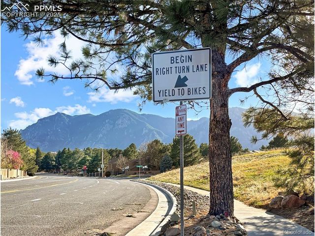 422 Cobblestone Dr, Colorado Springs, CO 80906