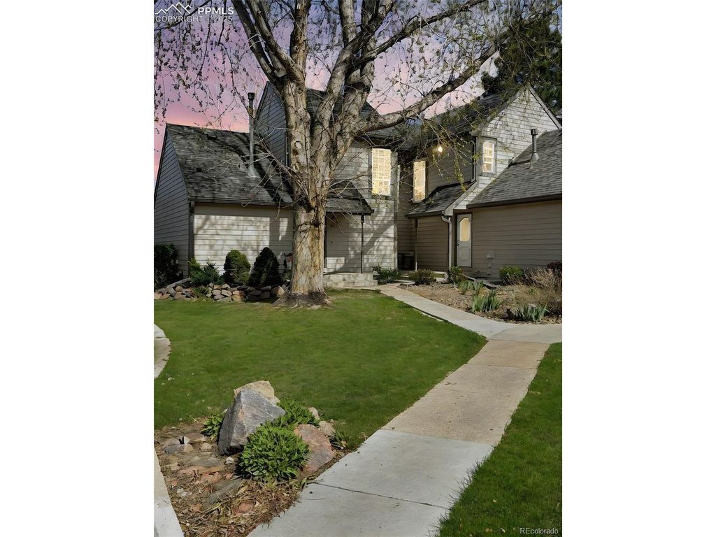 422 Cobblestone Dr, Colorado Springs, CO 80906
