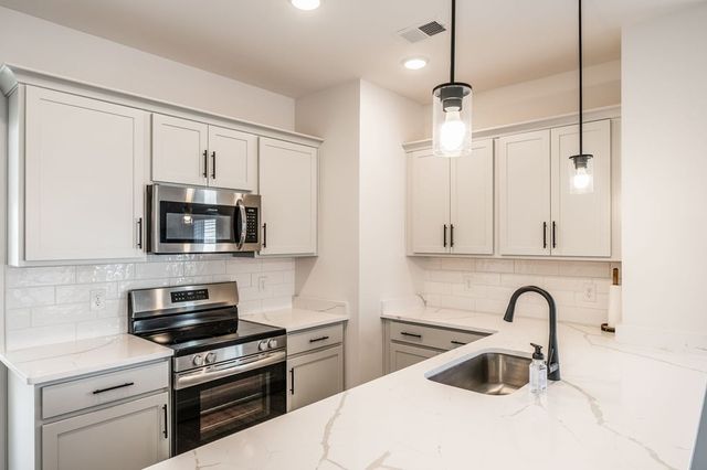 223 Holywell Dr, Gallatin, TN 37066