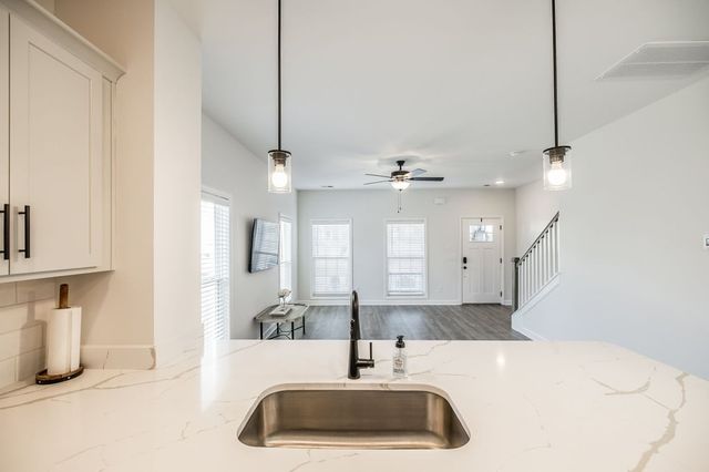 223 Holywell Dr, Gallatin, TN 37066