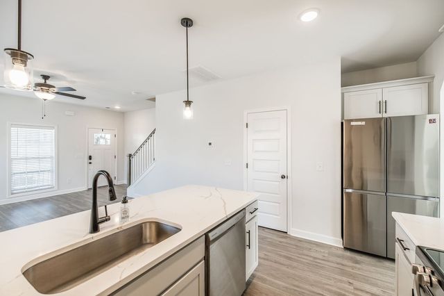 223 Holywell Dr, Gallatin, TN 37066