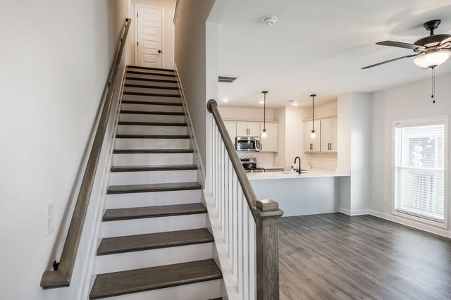 223 Holywell Dr, Gallatin, TN 37066