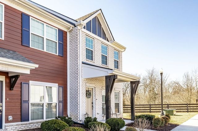 223 Holywell Dr, Gallatin, TN 37066