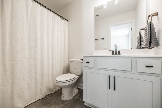 223 Holywell Dr, Gallatin, TN 37066