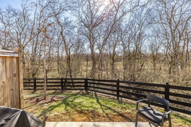 223 Holywell Dr, Gallatin, TN 37066