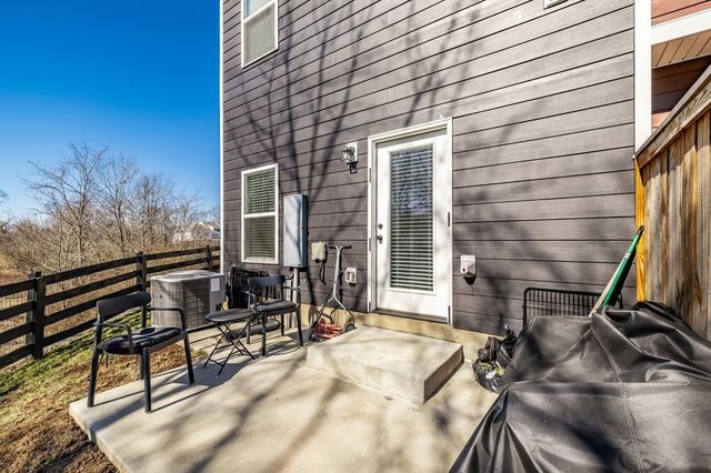 223 Holywell Dr, Gallatin, TN 37066