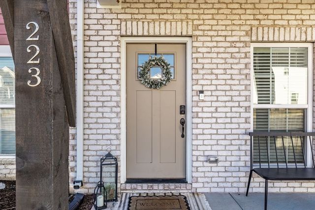 223 Holywell Dr, Gallatin, TN 37066