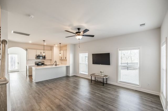 223 Holywell Dr, Gallatin, TN 37066