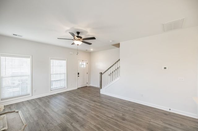 223 Holywell Dr, Gallatin, TN 37066
