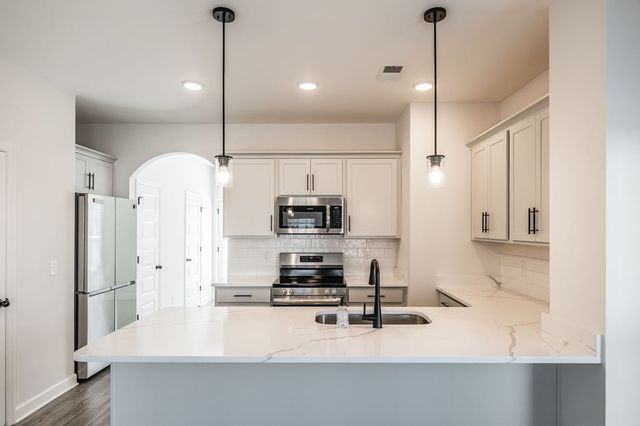 223 Holywell Dr, Gallatin, TN 37066