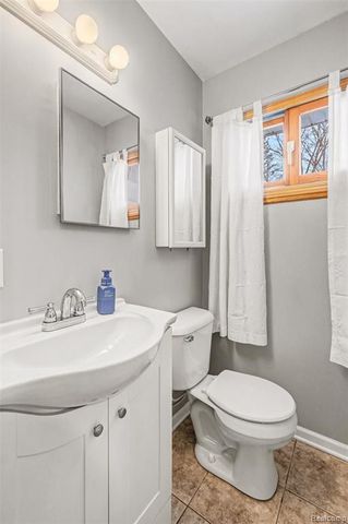 4362 Meadowlark Drive, Grand Blanc, MI 48439