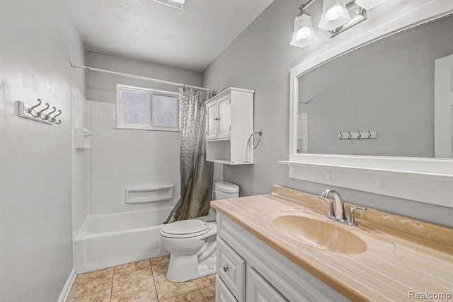 4362 Meadowlark Drive, Grand Blanc, MI 48439