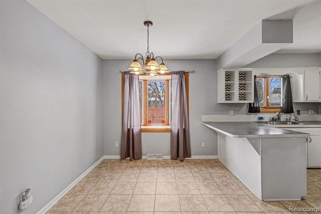 4362 Meadowlark Drive, Grand Blanc, MI 48439