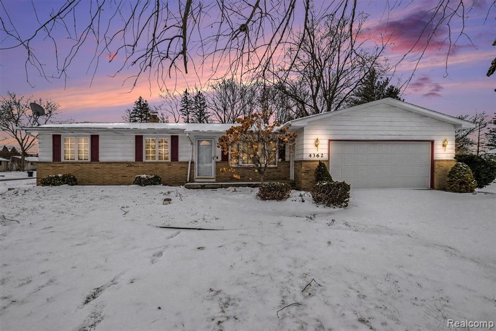 4362 Meadowlark Drive, Grand Blanc, MI 48439