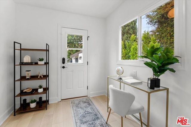 1343 Carmona Avenue, Los Angeles, CA 90019