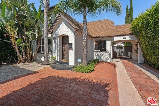 1343 Carmona Avenue, Los Angeles, CA 90019