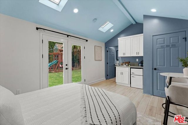 1343 Carmona Avenue, Los Angeles, CA 90019