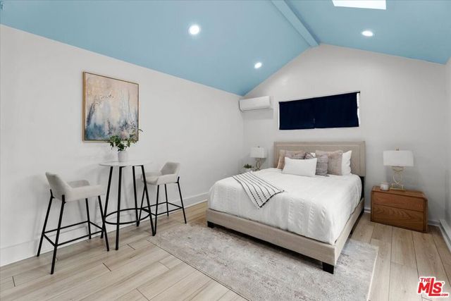 1343 Carmona Avenue, Los Angeles, CA 90019