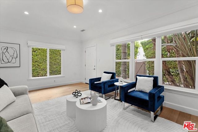 1343 Carmona Avenue, Los Angeles, CA 90019