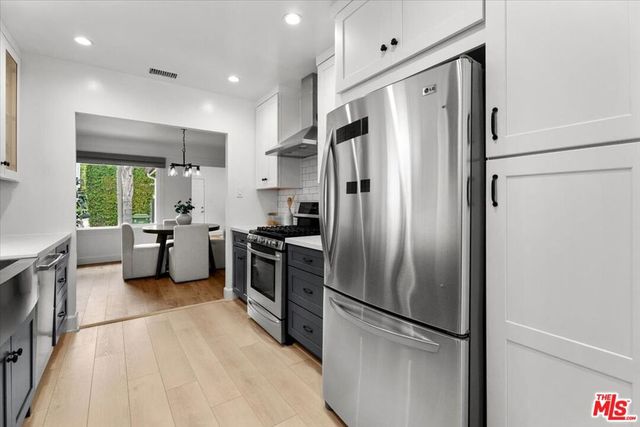 1343 Carmona Avenue, Los Angeles, CA 90019