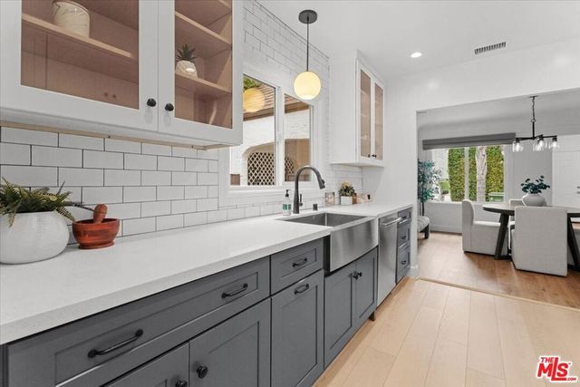 1343 Carmona Avenue, Los Angeles, CA 90019