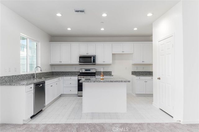 9657 Summertime Ter, Riverside, CA 92508