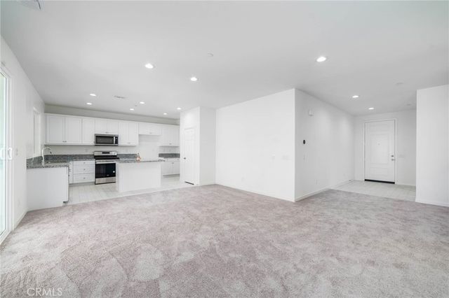 9657 Summertime Ter, Riverside, CA 92508