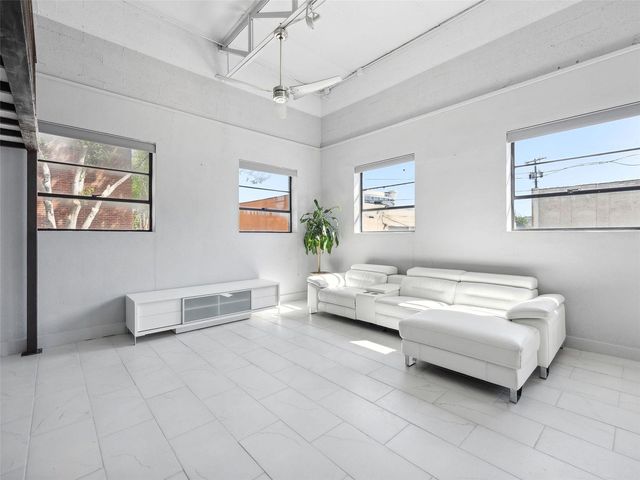 215 N Walton Street 2, Dallas, TX 75226