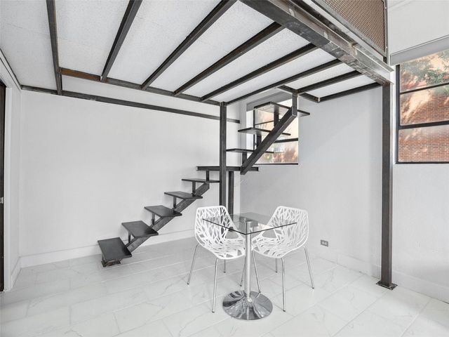 215 N Walton Street 2, Dallas, TX 75226