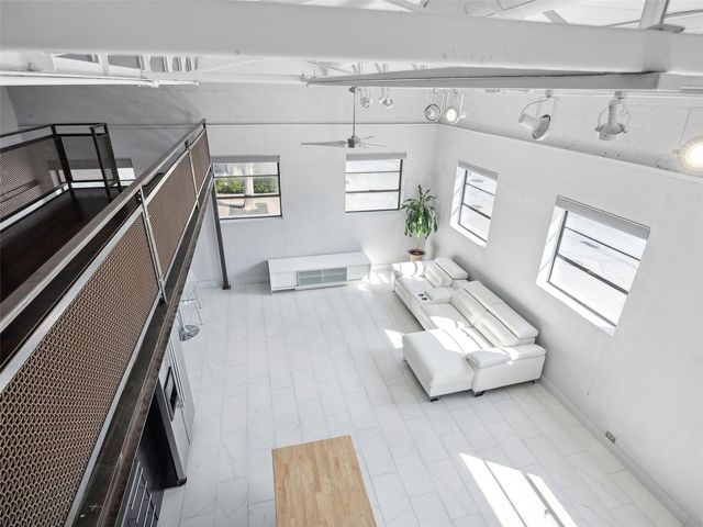 215 N Walton Street 2, Dallas, TX 75226