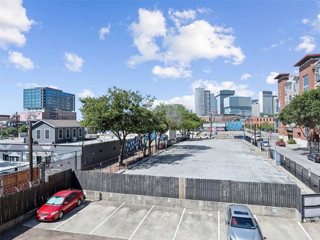 215 N Walton Street 2, Dallas, TX 75226