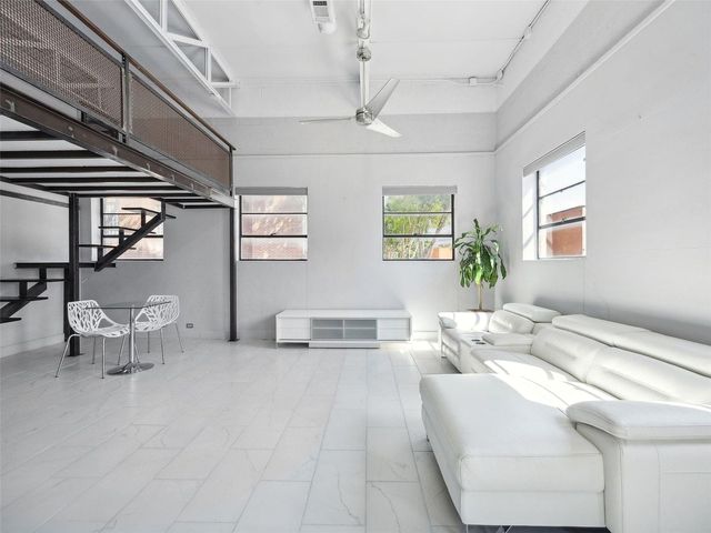 215 N Walton Street 2, Dallas, TX 75226