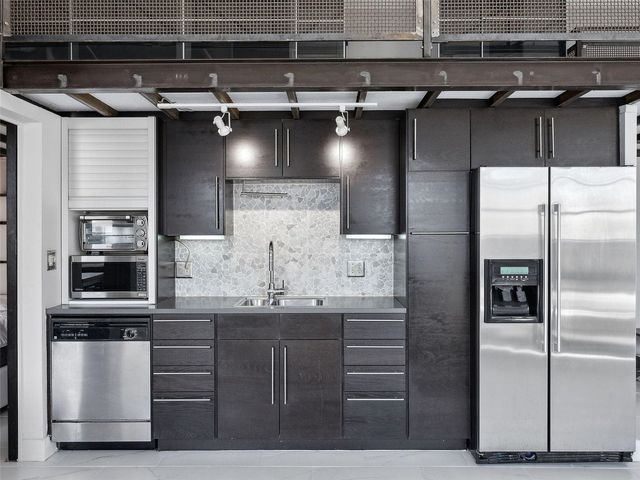 215 N Walton Street 2, Dallas, TX 75226