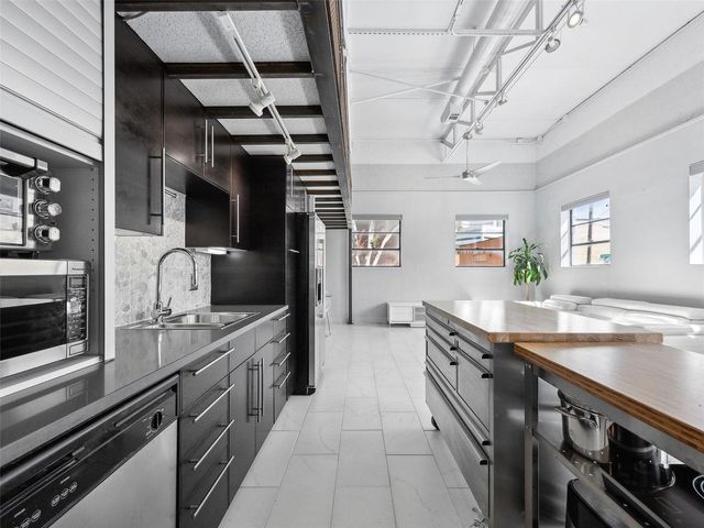 215 N Walton Street 2, Dallas, TX 75226