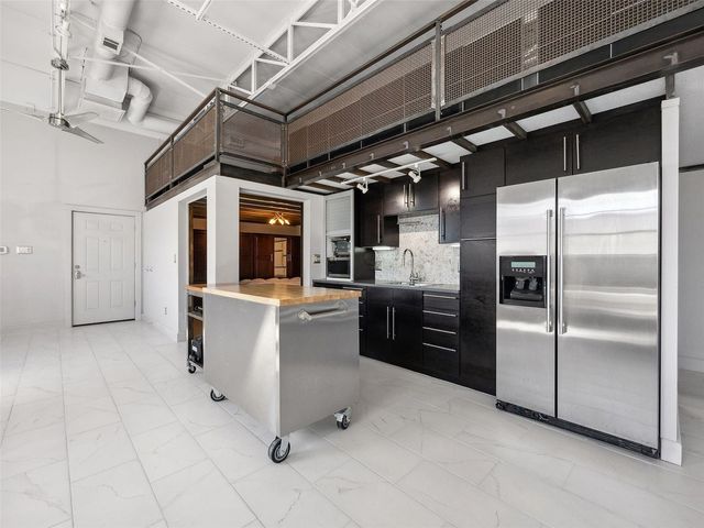 215 N Walton Street 2, Dallas, TX 75226