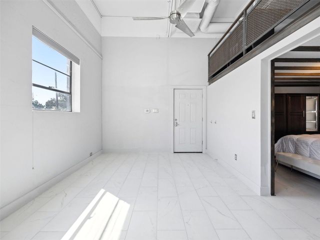 215 N Walton Street 2, Dallas, TX 75226