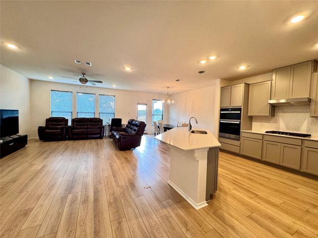 1709 River Plateau DR, Leander, TX 78641