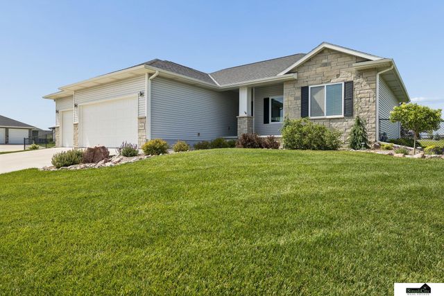 1426 E 9th Street, Hickman, NE 68372
