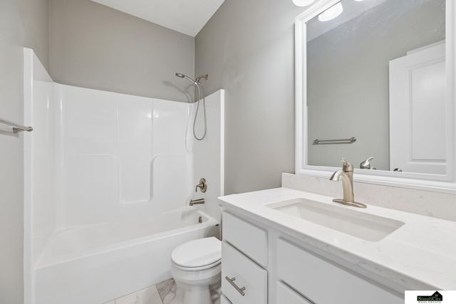 1426 E 9th Street, Hickman, NE 68372