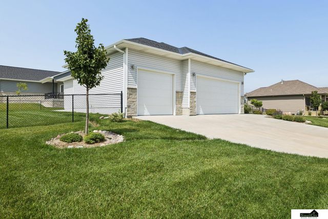 1426 E 9th Street, Hickman, NE 68372