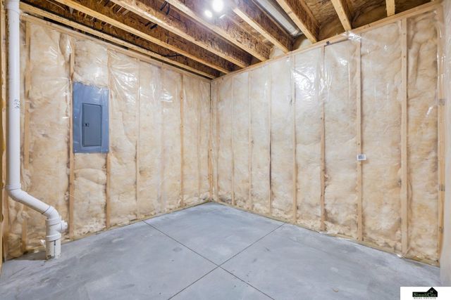 1426 E 9th Street, Hickman, NE 68372