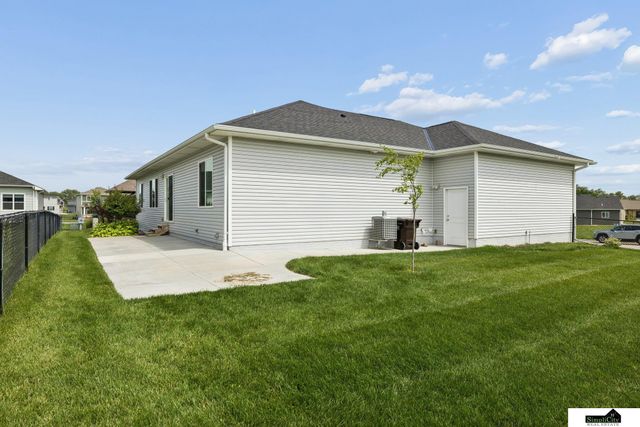 1426 E 9th Street, Hickman, NE 68372