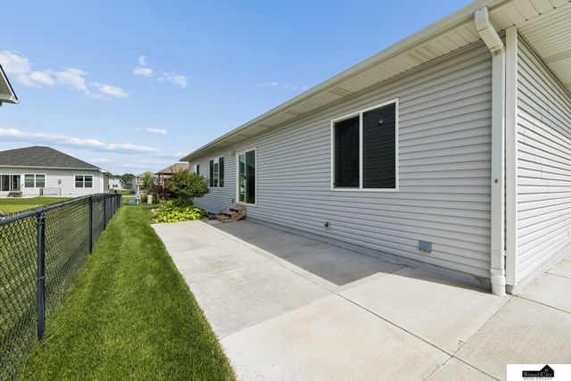 1426 E 9th Street, Hickman, NE 68372