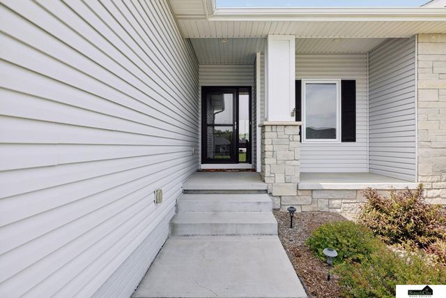 1426 E 9th Street, Hickman, NE 68372